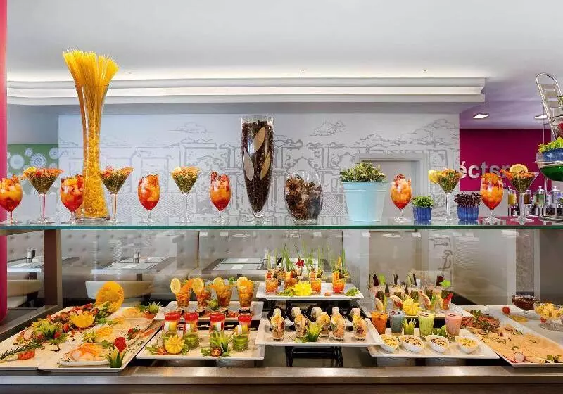ホテル Ibis Styles Sharjah
