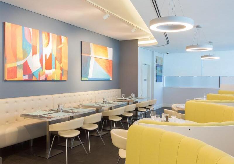 ホテル Ibis Styles Sharjah