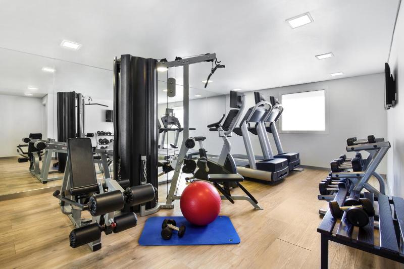 ホテル Ibis Styles Sharjah