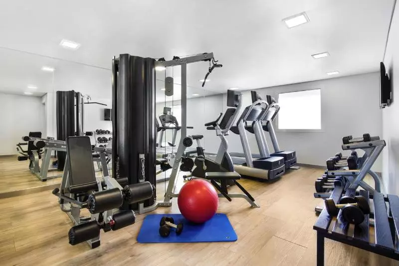 ホテル Ibis Styles Sharjah
