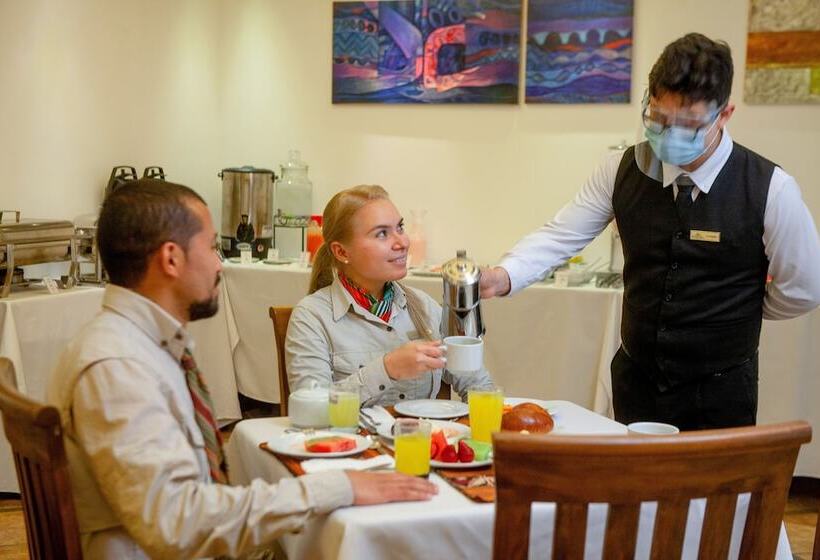 Hotel Intiwatana El Tambo