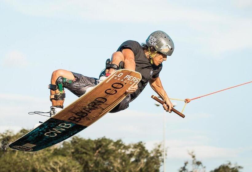 ホテル Phuket Wake Park