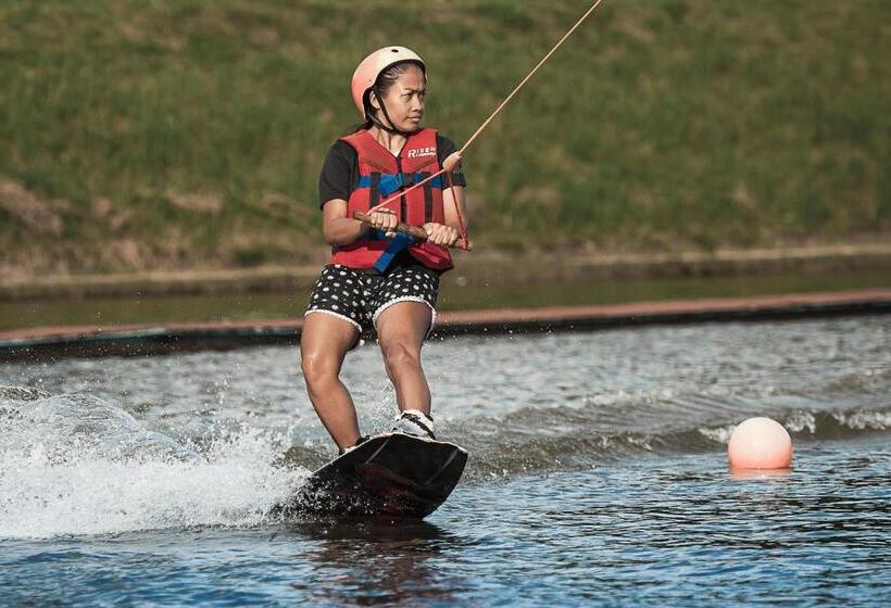 ホテル Phuket Wake Park