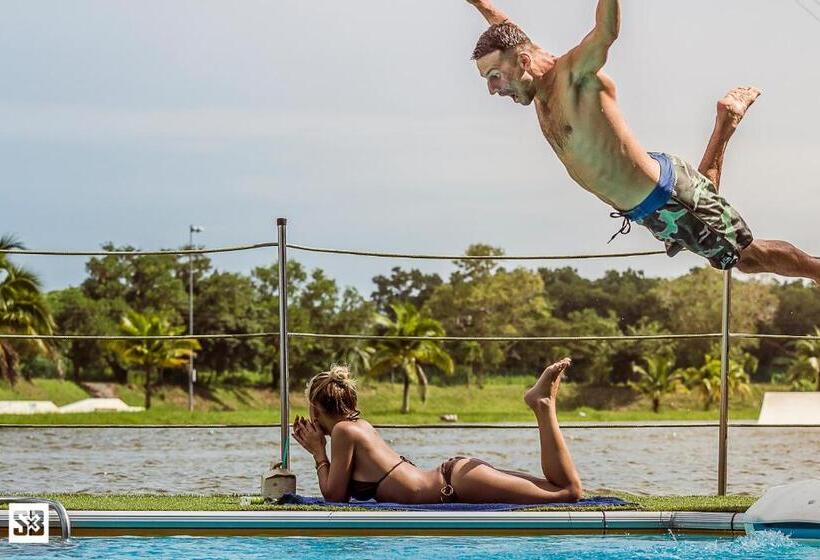 ホテル Phuket Wake Park