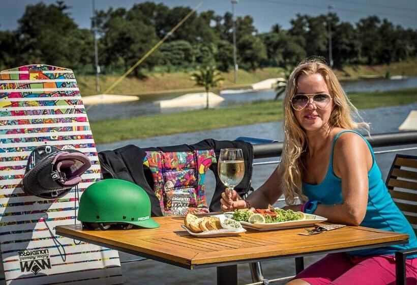 ホテル Phuket Wake Park