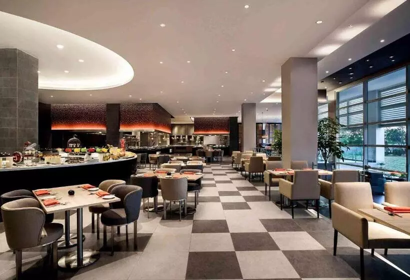 ホテル Pullman Miri Waterfront