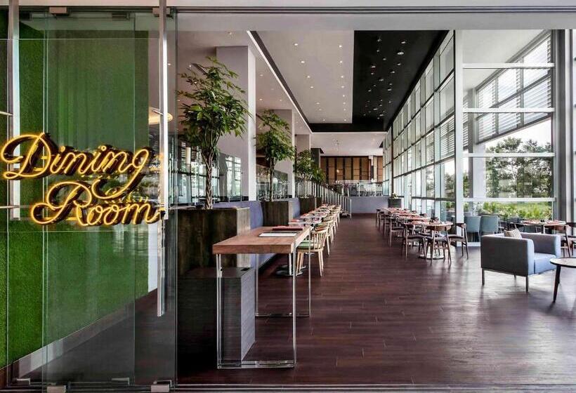 فندق Pullman Miri Waterfront