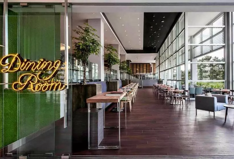 ホテル Pullman Miri Waterfront