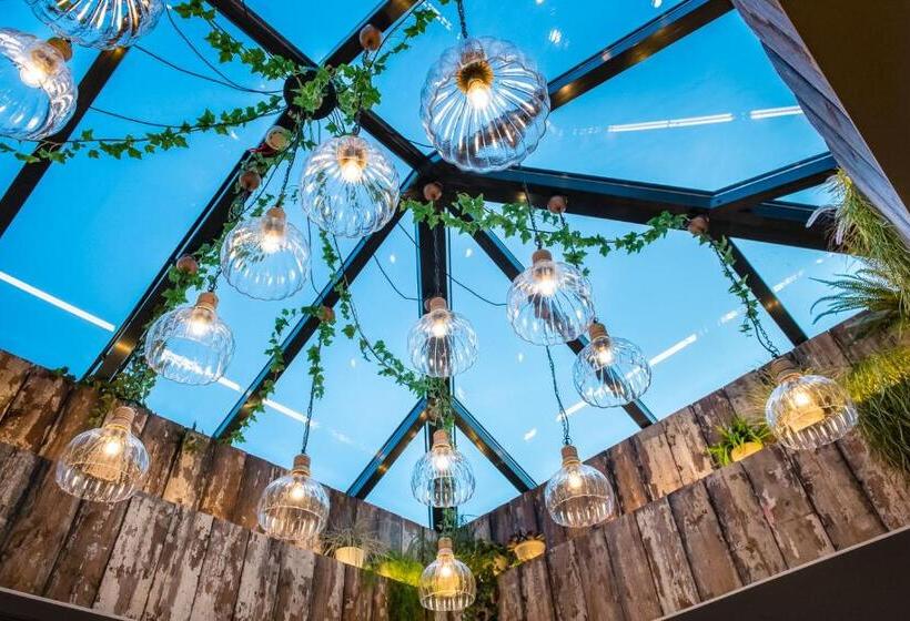 Отель The Swan, Streatley, Berkshire