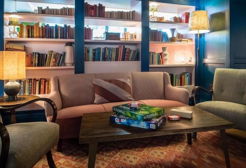 Отель The Swan, Streatley, Berkshire