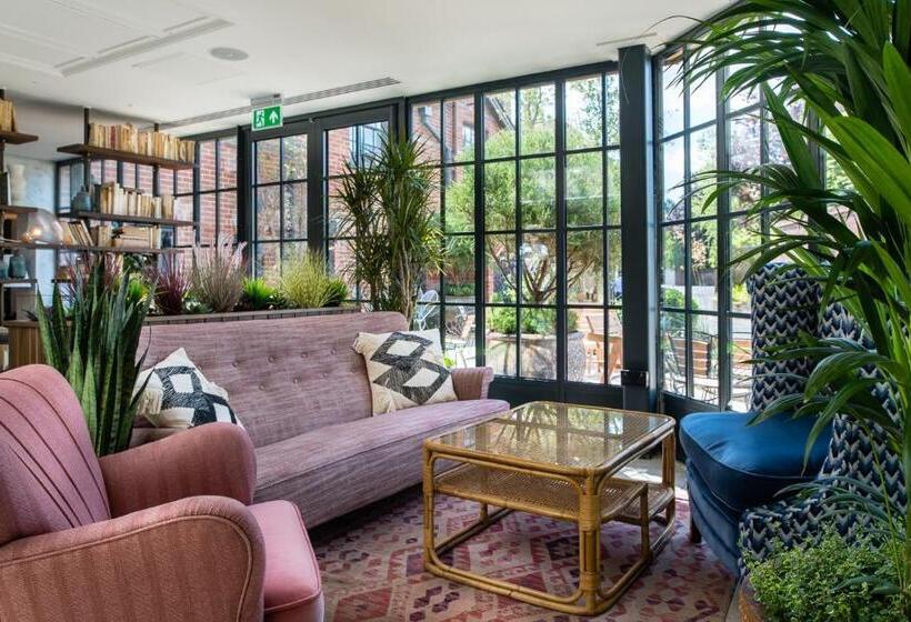 Отель The Swan, Streatley, Berkshire