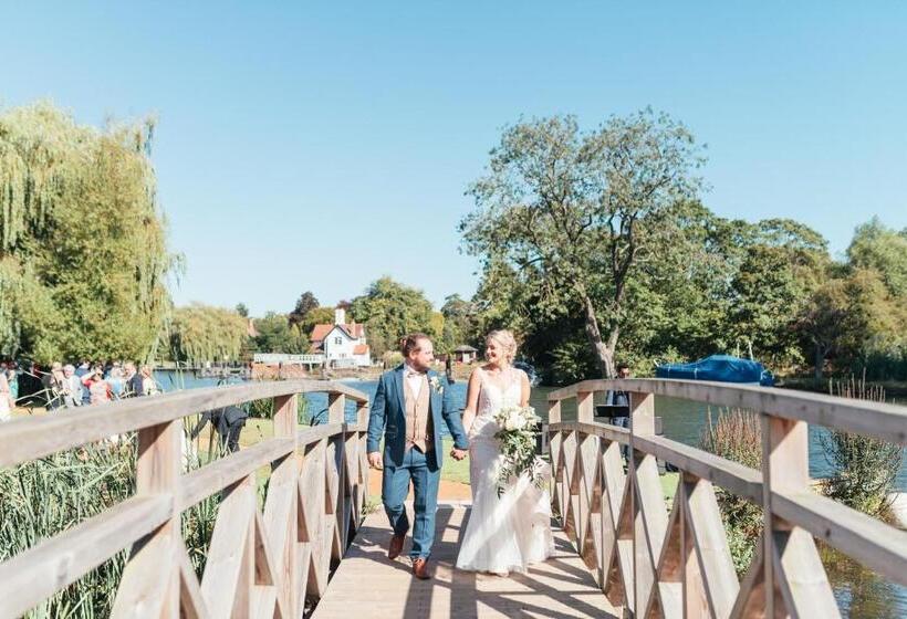 Отель The Swan, Streatley, Berkshire