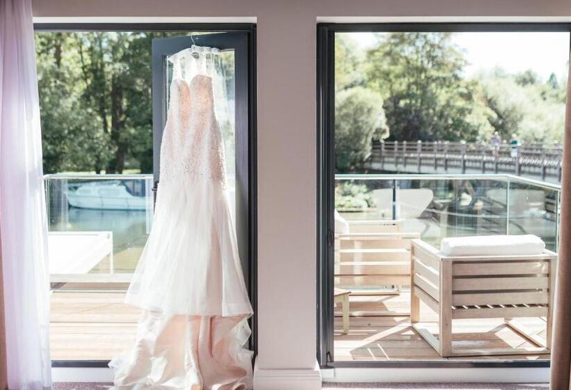 Отель The Swan, Streatley, Berkshire