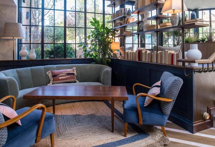 Отель The Swan, Streatley, Berkshire