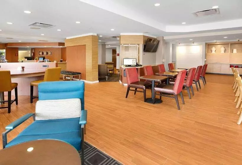 ホテル Towneplace Suites By Marriott Pittsburgh Harmarville