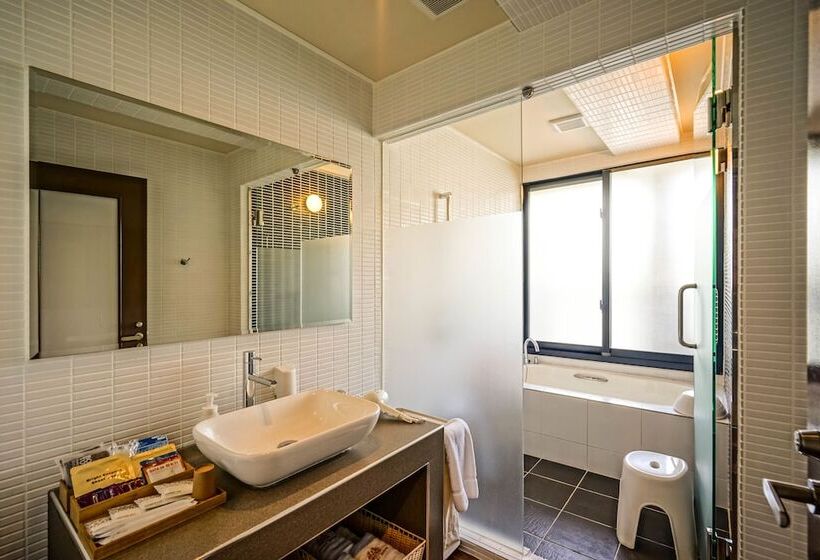 Secret House Makishi