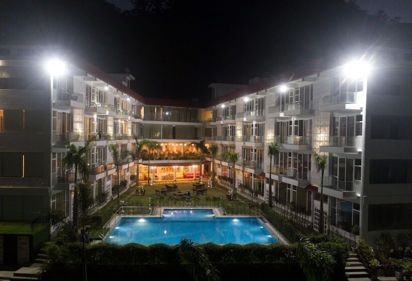 هتل Avenue 18 Resort