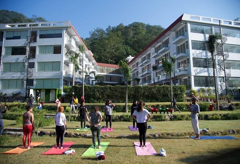 هتل Avenue 18 Resort