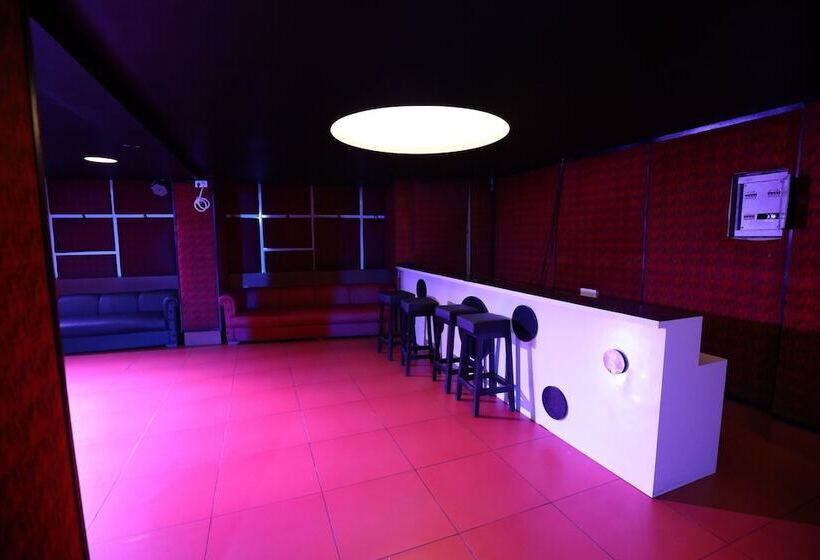 هتل Avenue 18 Resort