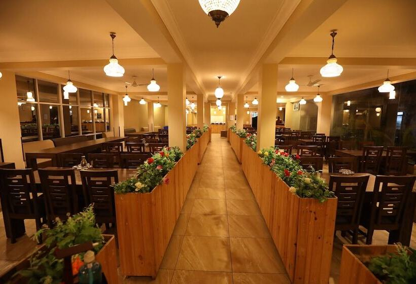 هتل Avenue 18 Resort