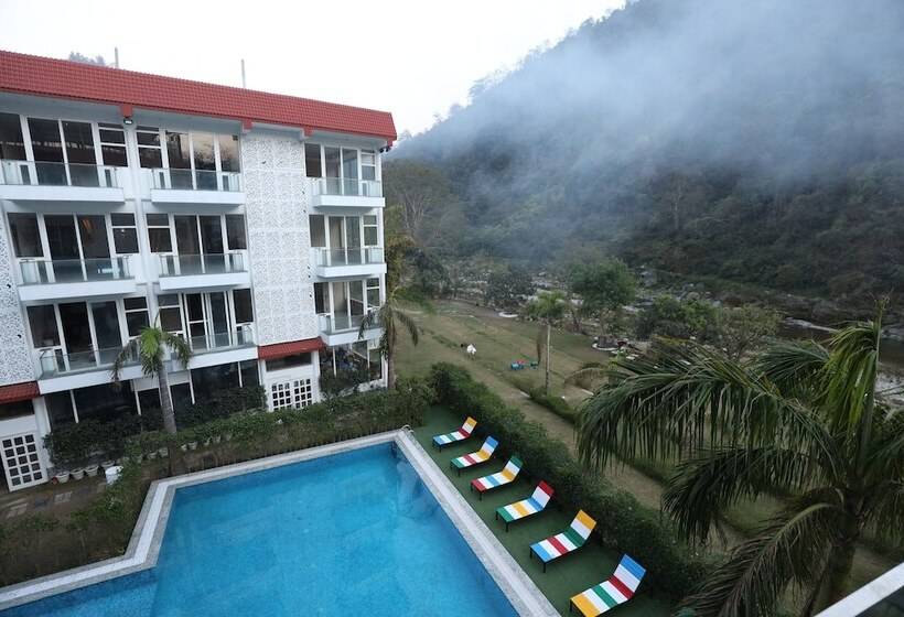 هتل Avenue 18 Resort