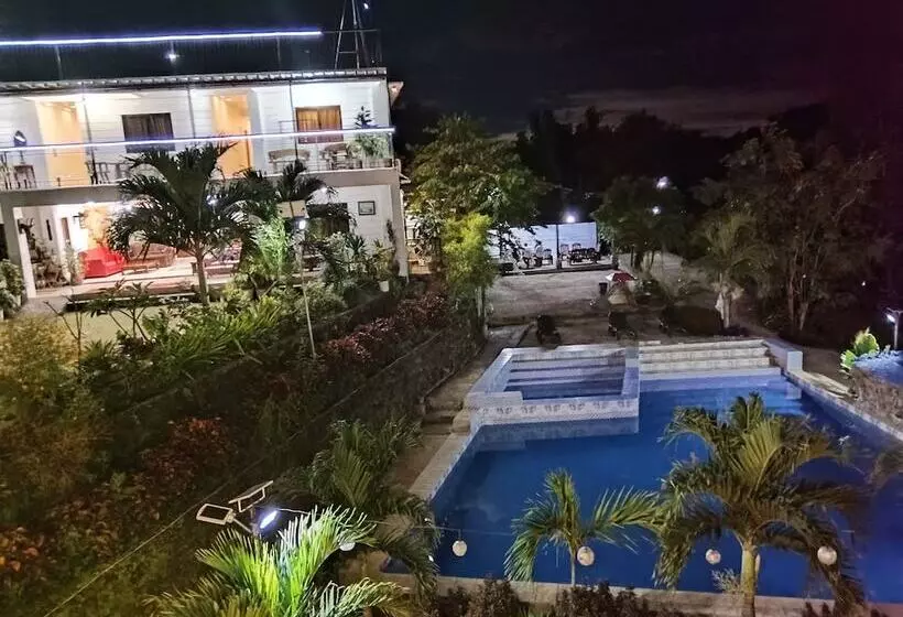 هتل Casa De Robles Tanay Rizal