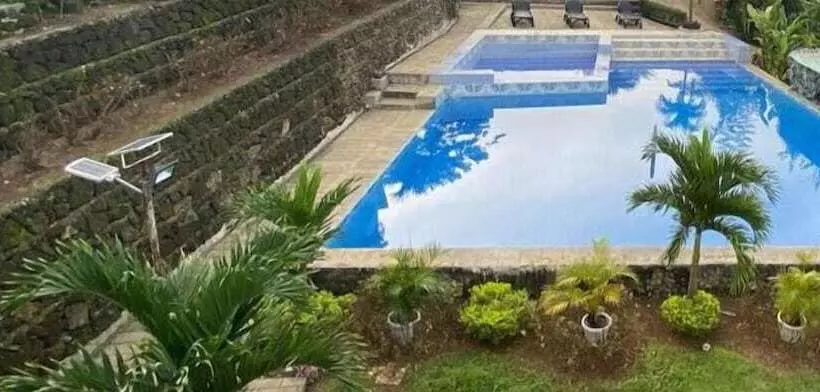 هتل Casa De Robles Tanay Rizal