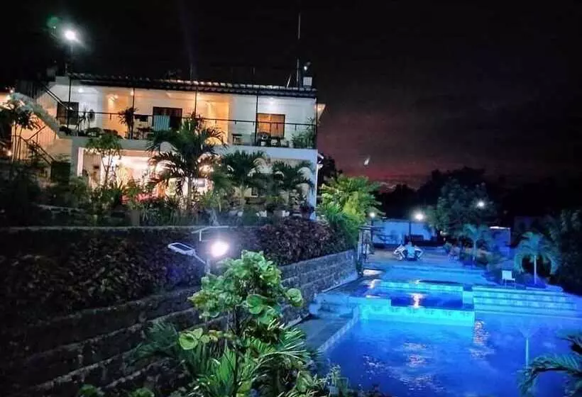 هتل Casa De Robles Tanay Rizal