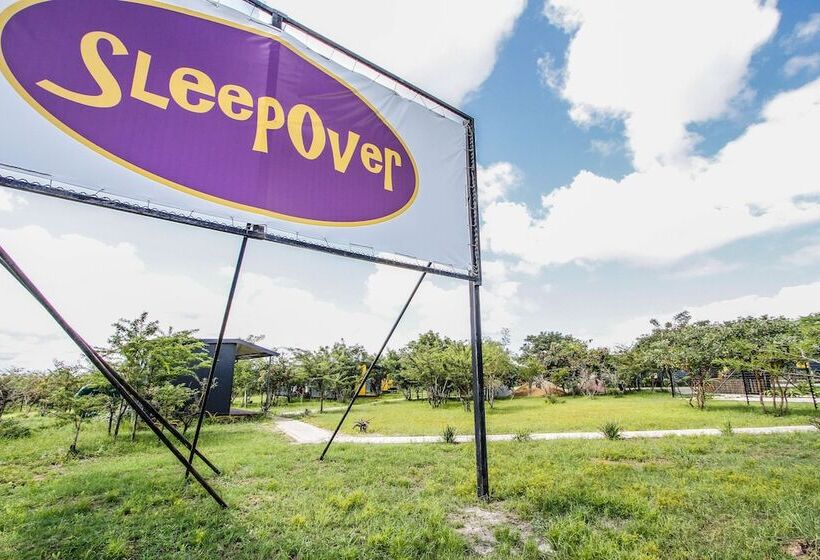 Отель Sleepover Orpen Gate