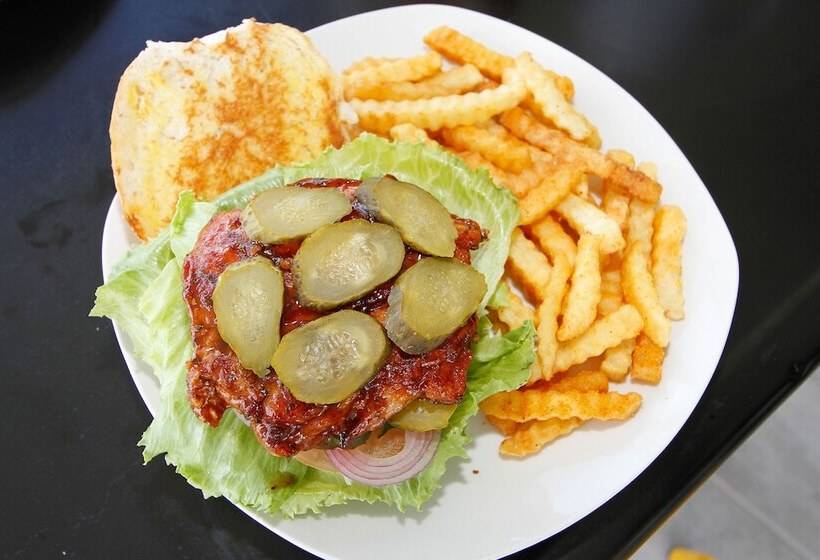 Отель Sleepover Orpen Gate