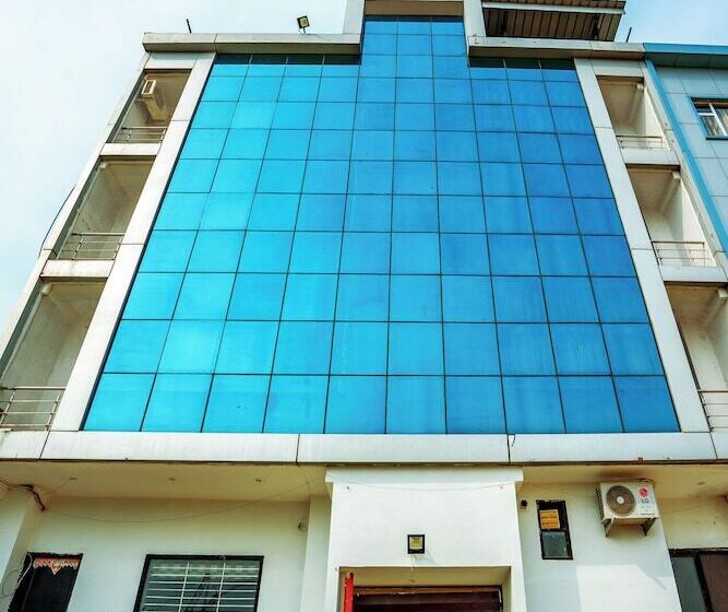 בית מלון כפרי Tejas Regency