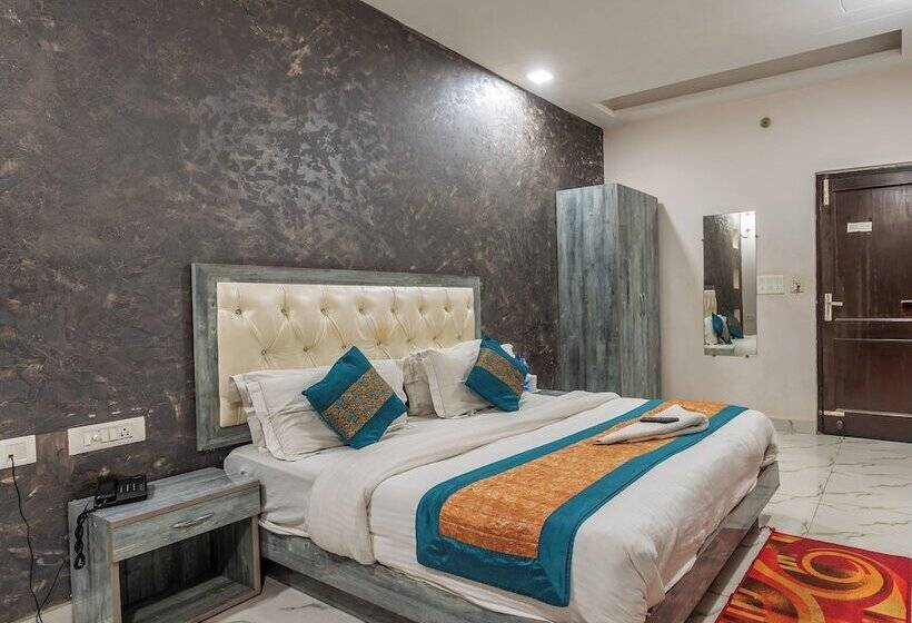 בית מלון כפרי Tejas Regency