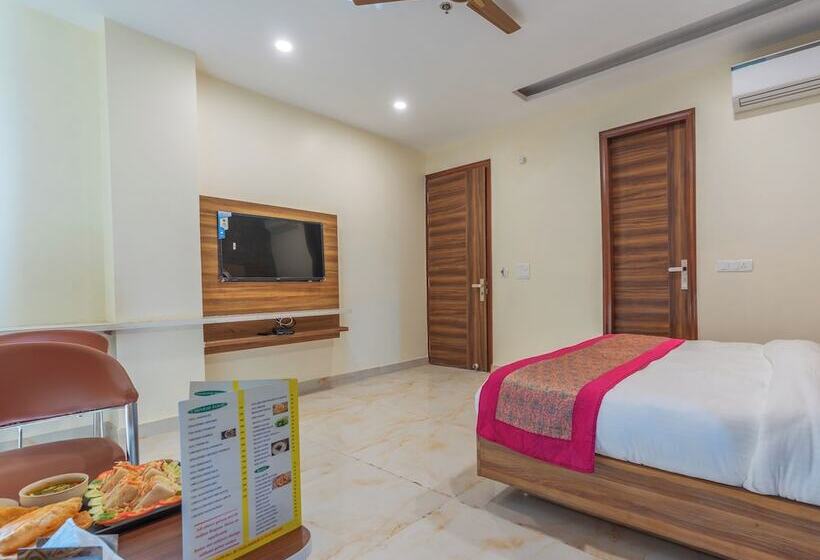 בית מלון כפרי Tejas Regency