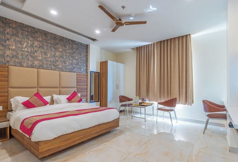 בית מלון כפרי Tejas Regency