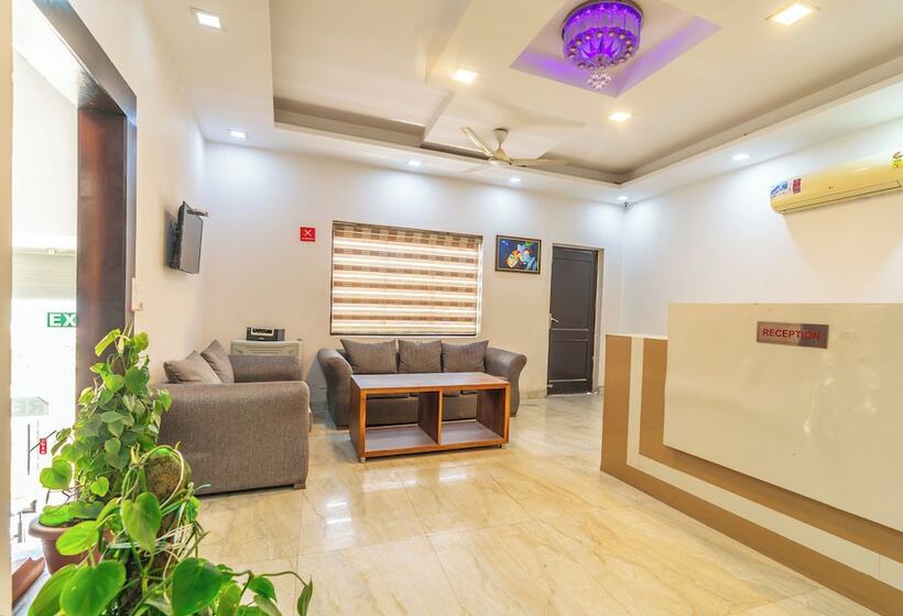 בית מלון כפרי Tejas Regency