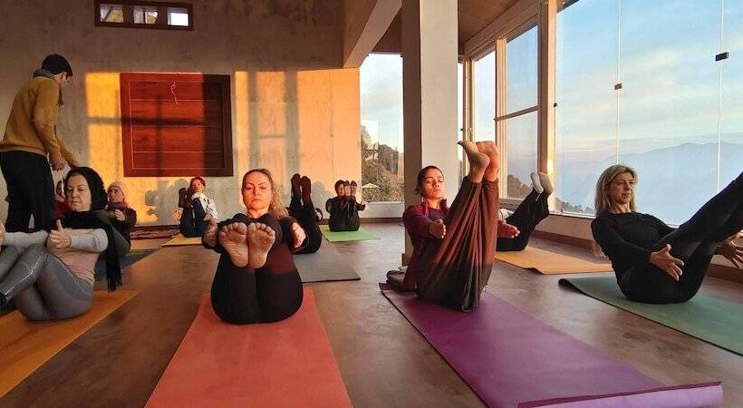 Отель The Rudraksh, A Himalayan Retreat