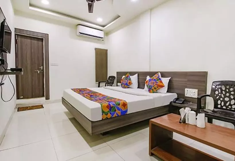 Hotelli Fabexpress Aditya Regency