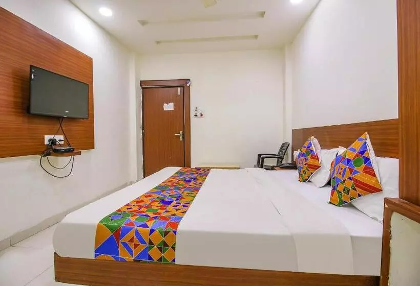 Hotelli Fabexpress Aditya Regency