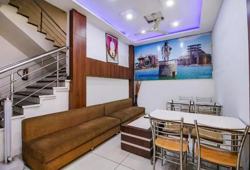 Hotelli Fabexpress Aditya Regency