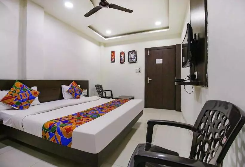 Hotelli Fabexpress Aditya Regency