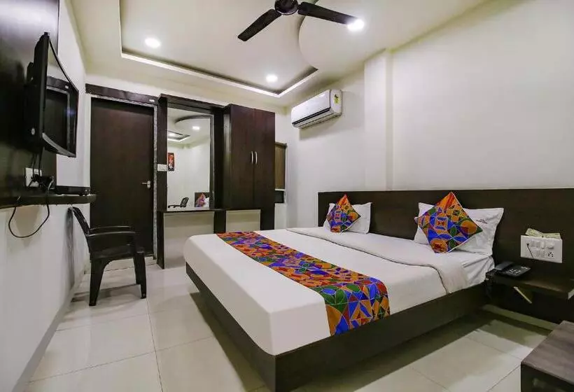 Hotelli Fabexpress Aditya Regency