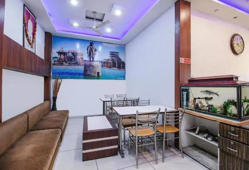 Hotelli Fabexpress Aditya Regency