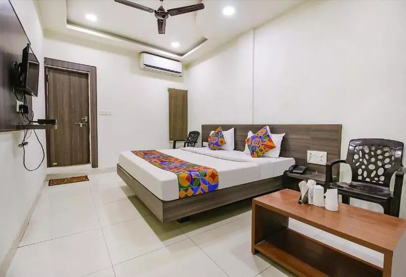 Hotelli Fabexpress Aditya Regency