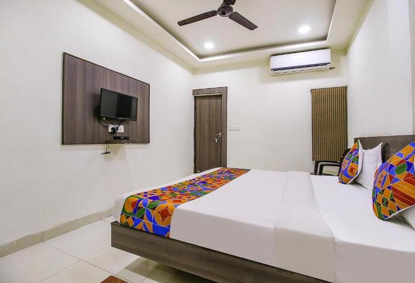 בית מלון כפרי Fabexpress Aditya Regency