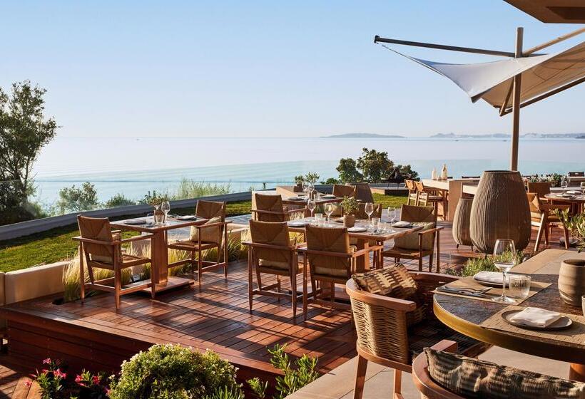 בית מלון כפרי Ikos Odisia