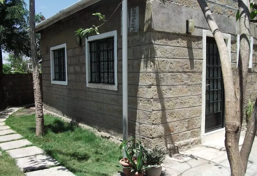 هتل Safari Homestay