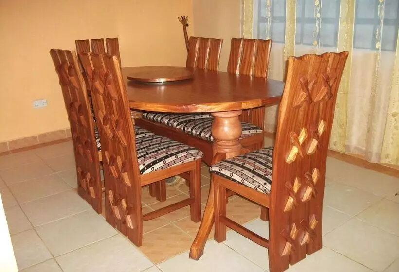 هتل Safari Homestay