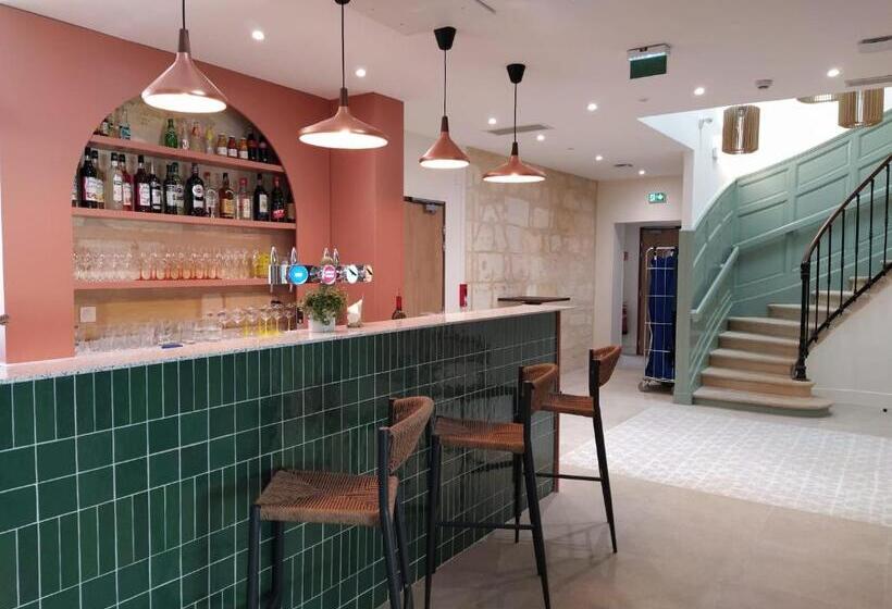 Bloom Hostel Bar & Garden