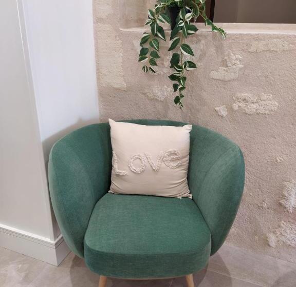 Bloom Hostel Bar & Garden