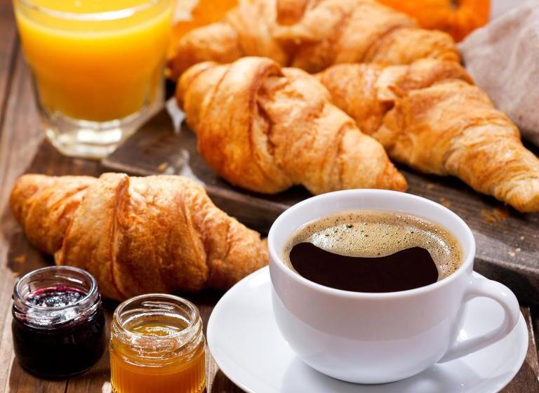 Bloom Hostel Bar & Garden